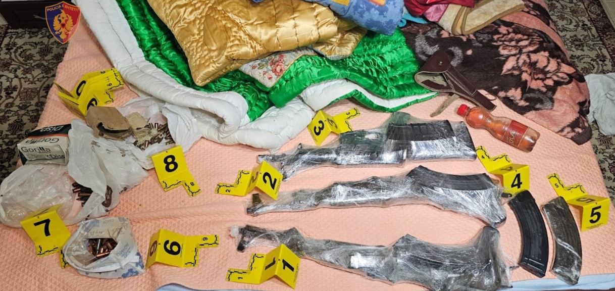 U kapën në Greqi dhe dyshohen si vrasës me pagesë, Policia kontroll në shtëpitë e tyre, njëri nga Saranda