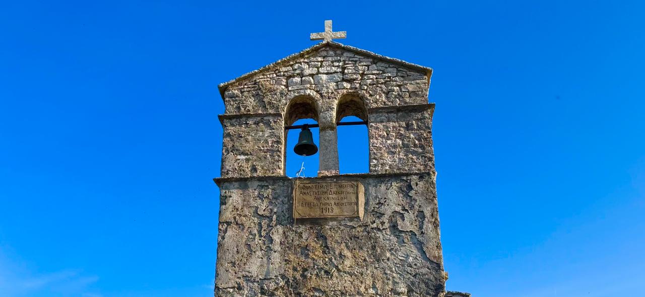 Vidhet kambana e Manastirit të Shën Gjergjit, kujdestari: “Kthejeni, do t’ju ndëshkojë Zoti” – VIDEO