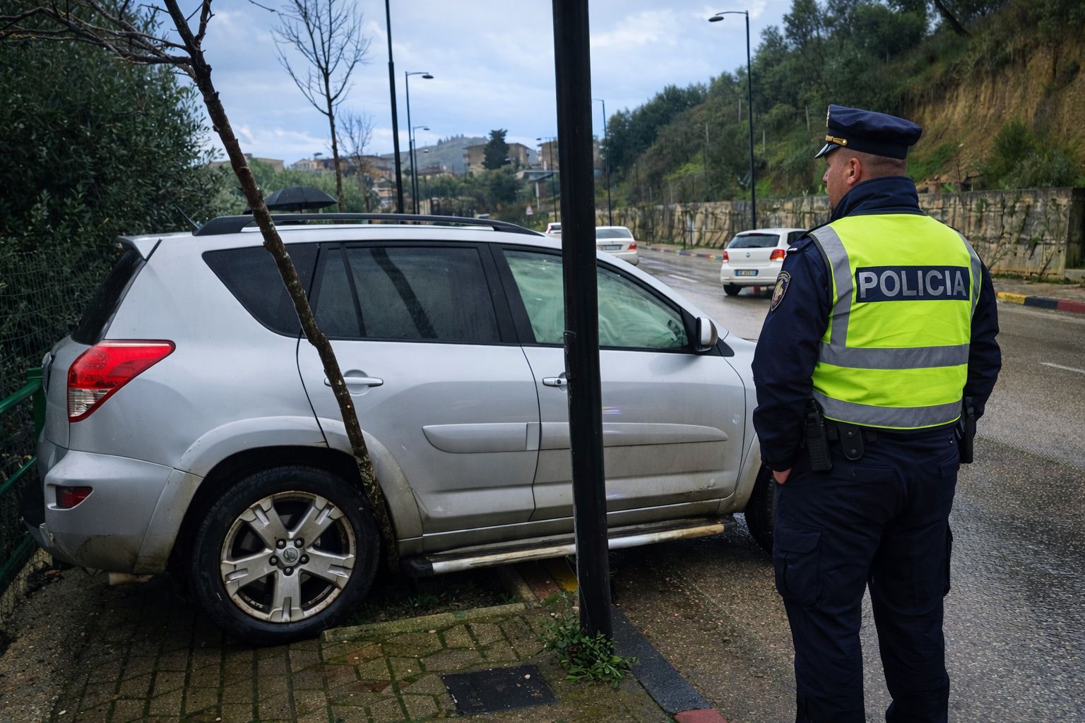 Dy makina përplasen në hyrje të qytetit, drejtuesja dërgohet me urgjencë në spital