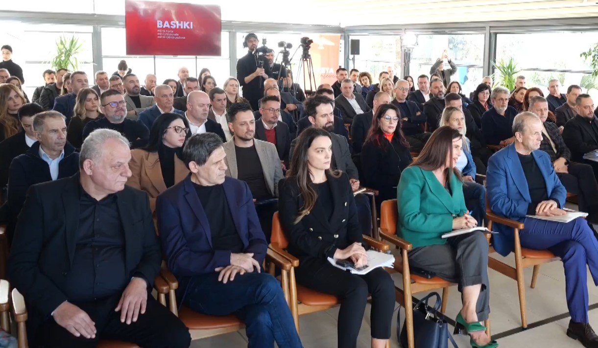 Edi Rama me kryetarët e bashkive: askush nuk rikandidon pa firmosur hartat e “Paketës së Maleve”