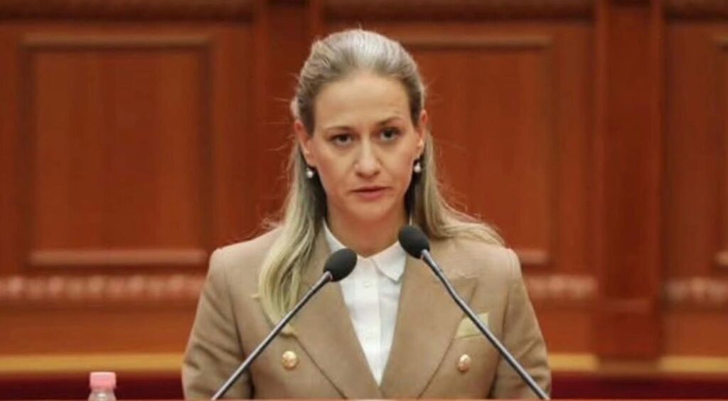 Erjona Ismaili emërohet ministre për marrëdhëniet me parlamentin