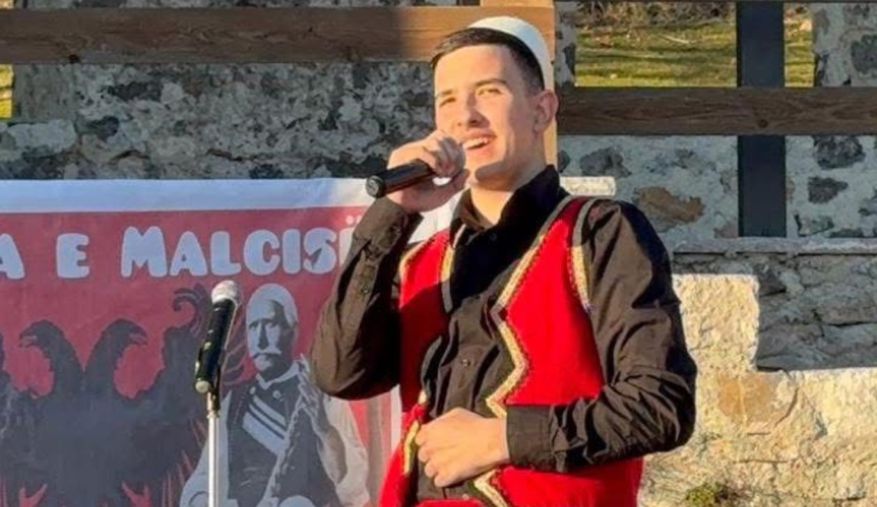 Marko Hoti shkëlqen në koncertin festiv të 2 Marsit në Lezhë