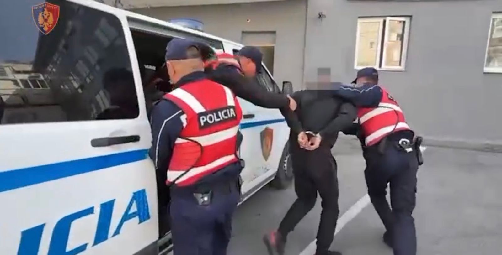 Operacioni “Kamuflimi” – Policia arreston dy shtetas dhe zbulon një bazë shpërndarjeje
