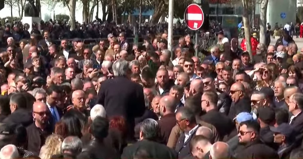 Parlamenti bëhet bunker anti-SPAK për Belindën. Berisha: Do protestojmë përsëri pas 10 ditësh