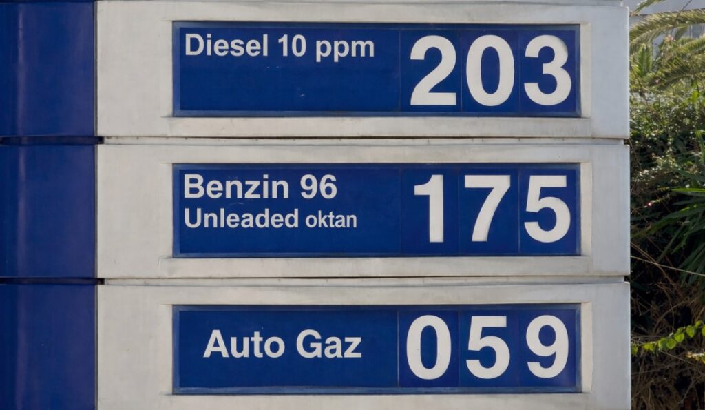 Bordi i Transparencës: nafta s’do shitet më shumë se 203 lekë/litri, benzina 175 lekë