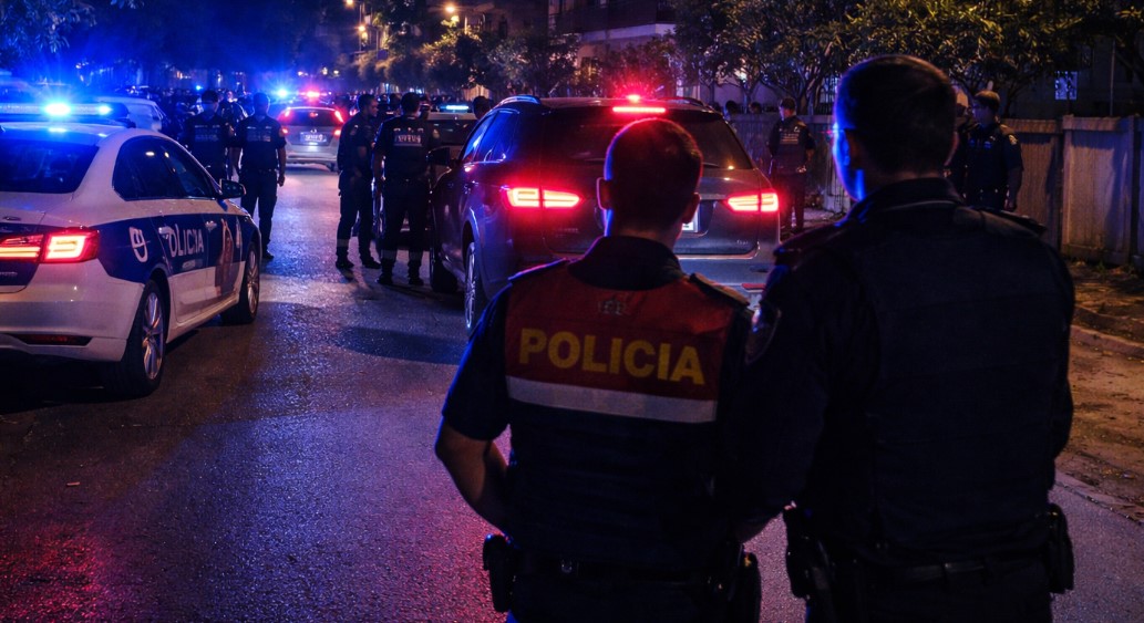 31-vjeçari dhunon ish-bashkëjetuesen dhe qëllon me armë në ajër, kapet nga Policia