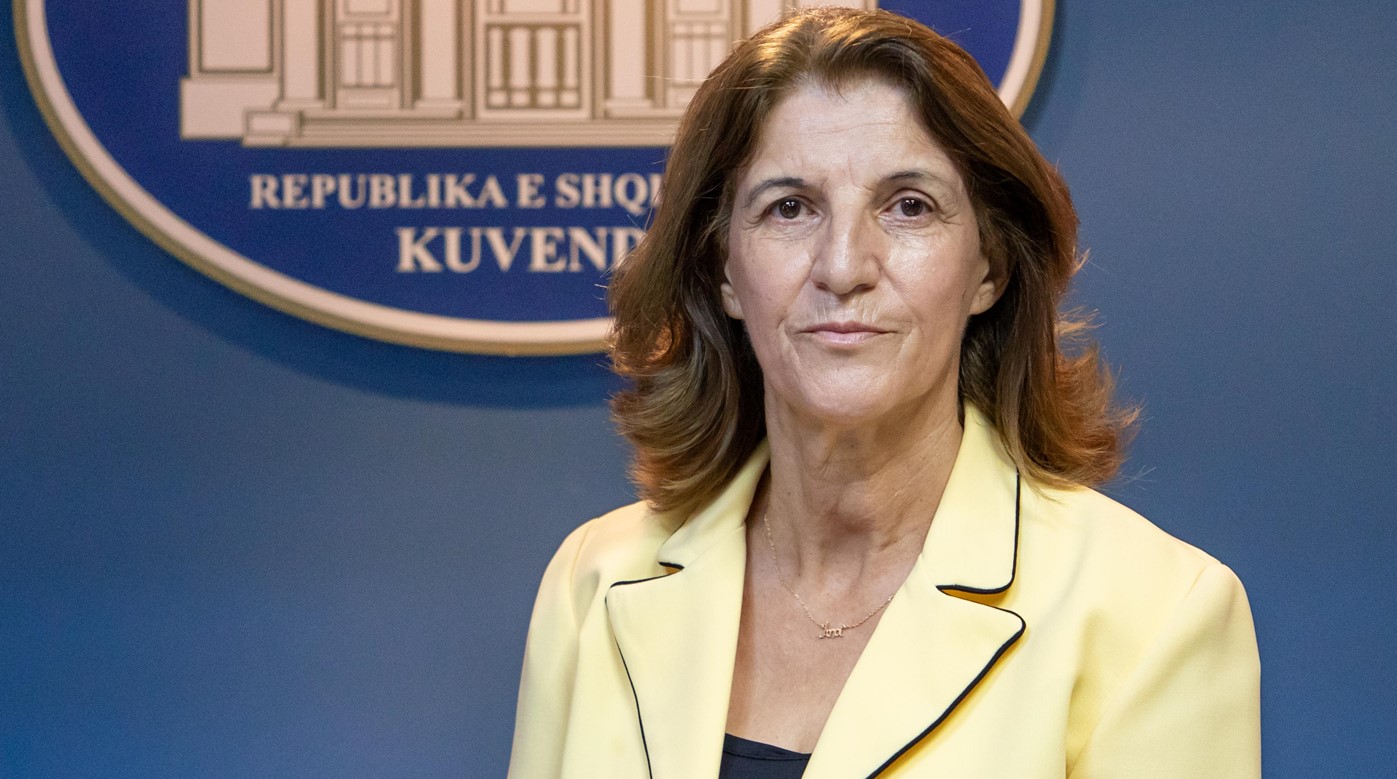 Ana Dajko depoziton në parlament projektligjin për heqjen e TVSH për produktet ushqimore