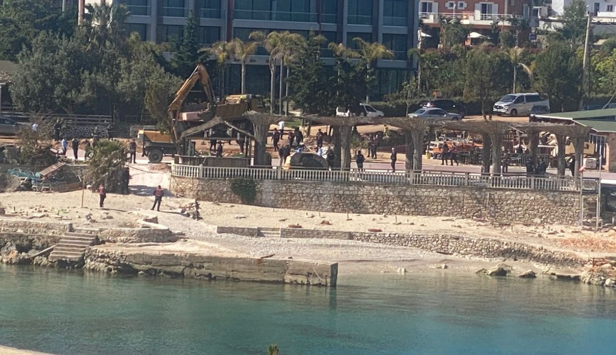 IKMT prish tendat e disa lokaleve në Ksamil, nesër në Sarandë – VIDEO