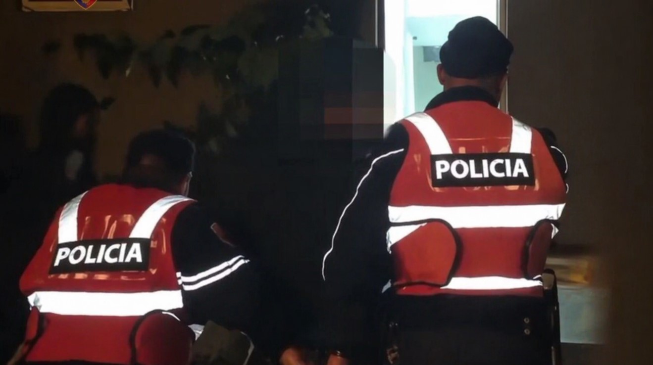 Lëvizte i armatosur në Sarandë, arrestohet në flagrancë 30-vjeçari – VIDEO
