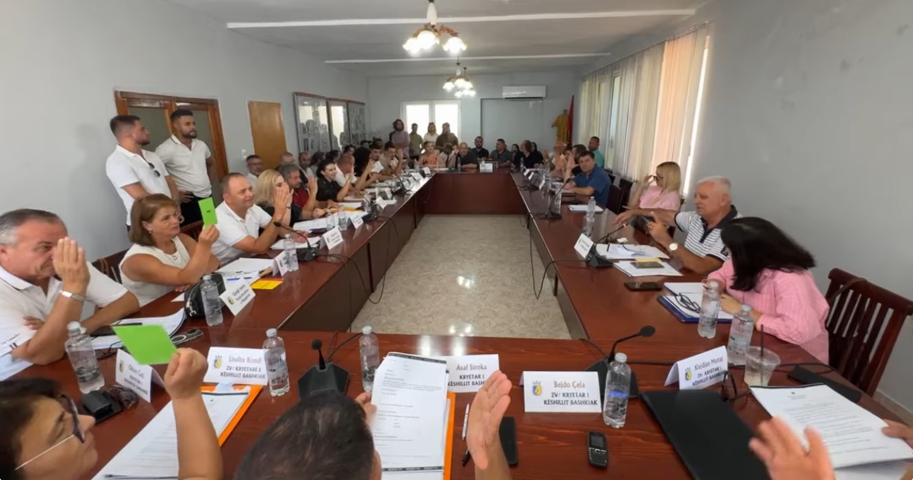 Mbledhja e Këshillit Bashkiak Sarandë 30 Korrik 2025 – Miratohen panelet diellore në Heremec – VIDEO