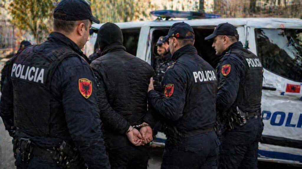 Tha se kryetari dhe 18 punonjës janë me SIDA