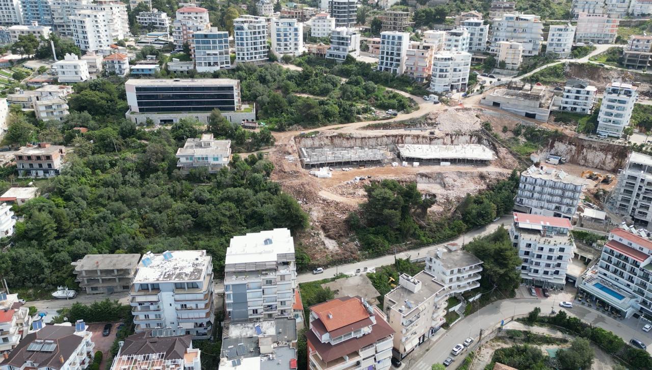 KURBAN në vilën e Enverit – një reflektim për Sarandën që humb hapësirën publike