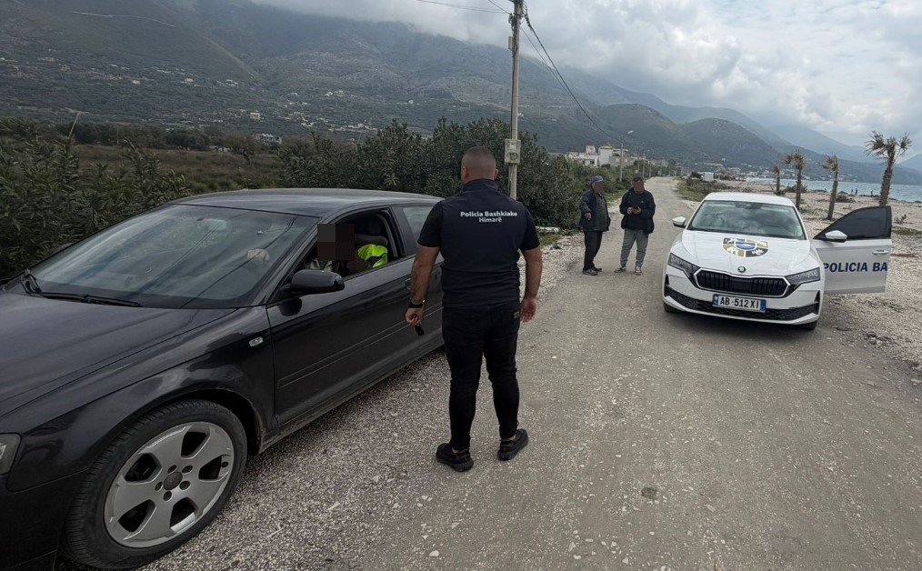 Policia Bashkiake Himarë ndalon një shofer në gjendje të dehur, bënte manovra të rrezikshme