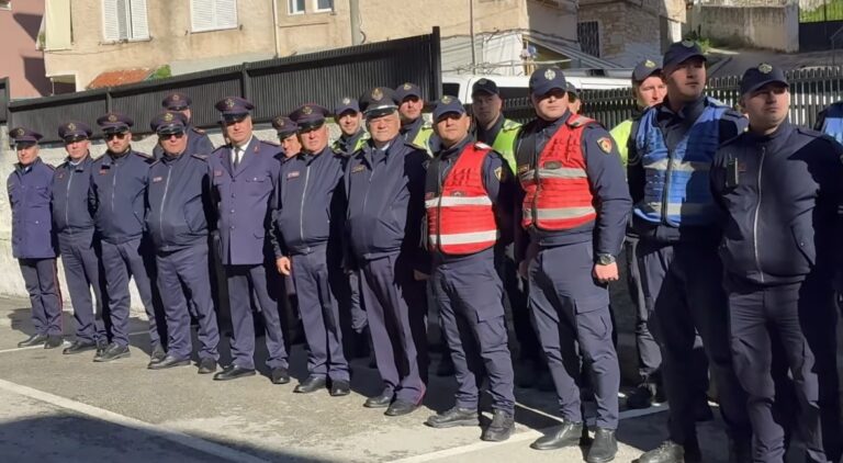 Përgjimet për drogë në Sarandë çojnë në ndalimin e oficerit të policisë për korrupsion pasiv.