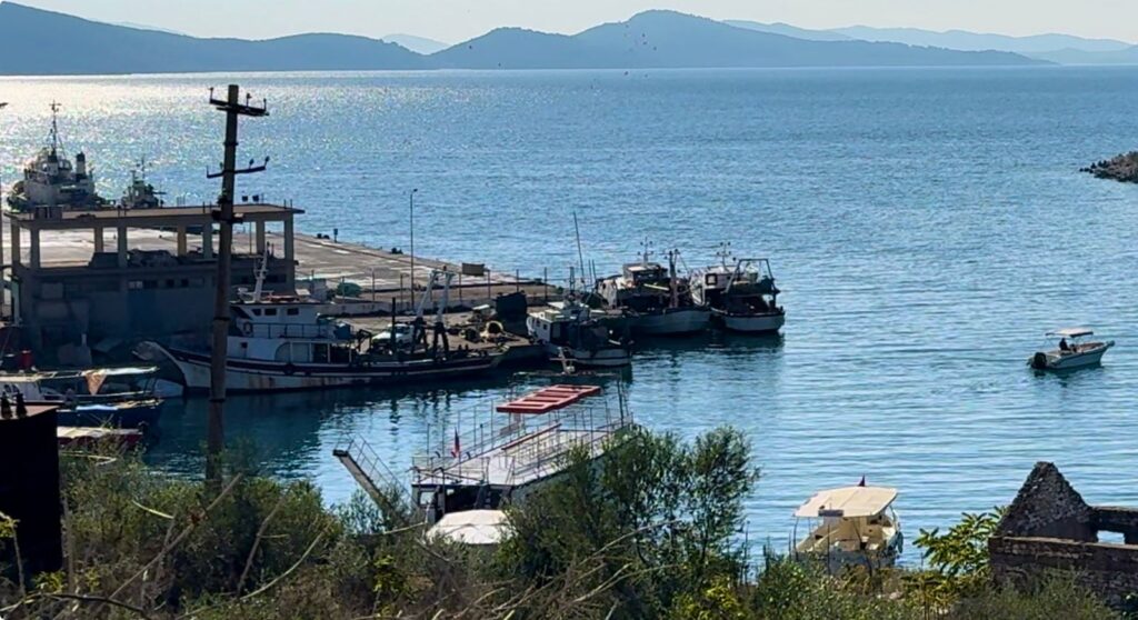 Peshkatarët në Limion heshtin nga frika Këta urdhërojnë edhe peshkun të mos futet në rrjetën e atij që ankohet
