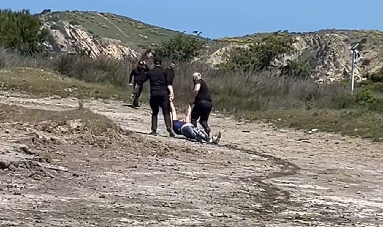 Pezullohet drejtori i Policisë Vlorë: Mbyllën sytë kur u rrëmbye dhe dhunua qytetari – VIDEO