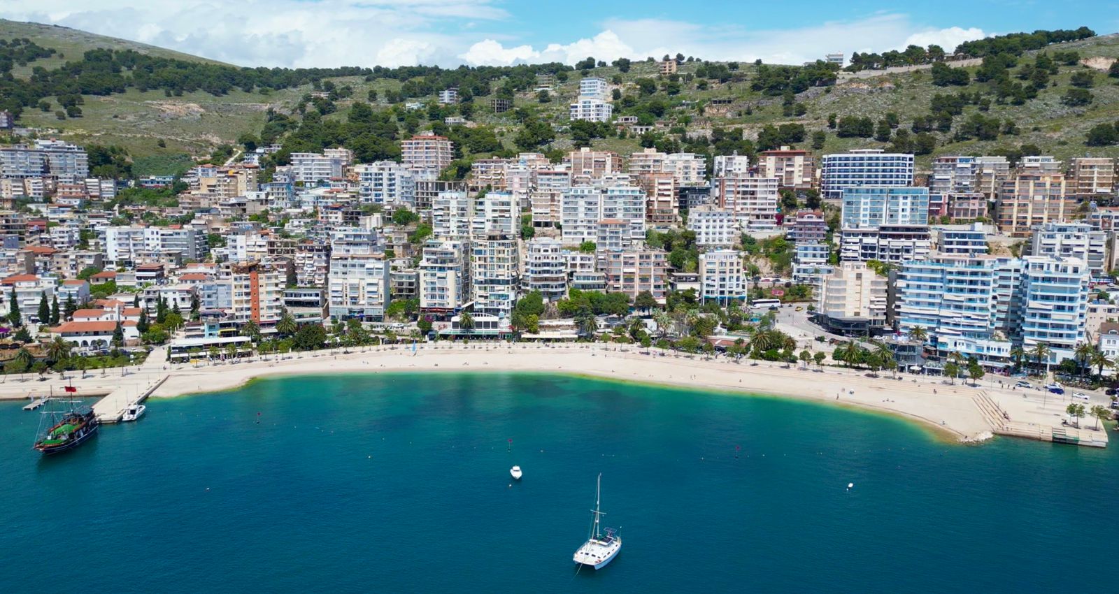 Qeveria miraton ndryshime të reja për administrimin e plazheve gjatë sezonit turistik 2026
