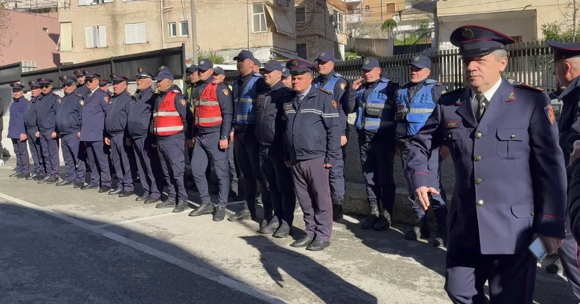 Një tjetër oficer i Komisariatit të Policisë Sarandë bie në prangat e AMP