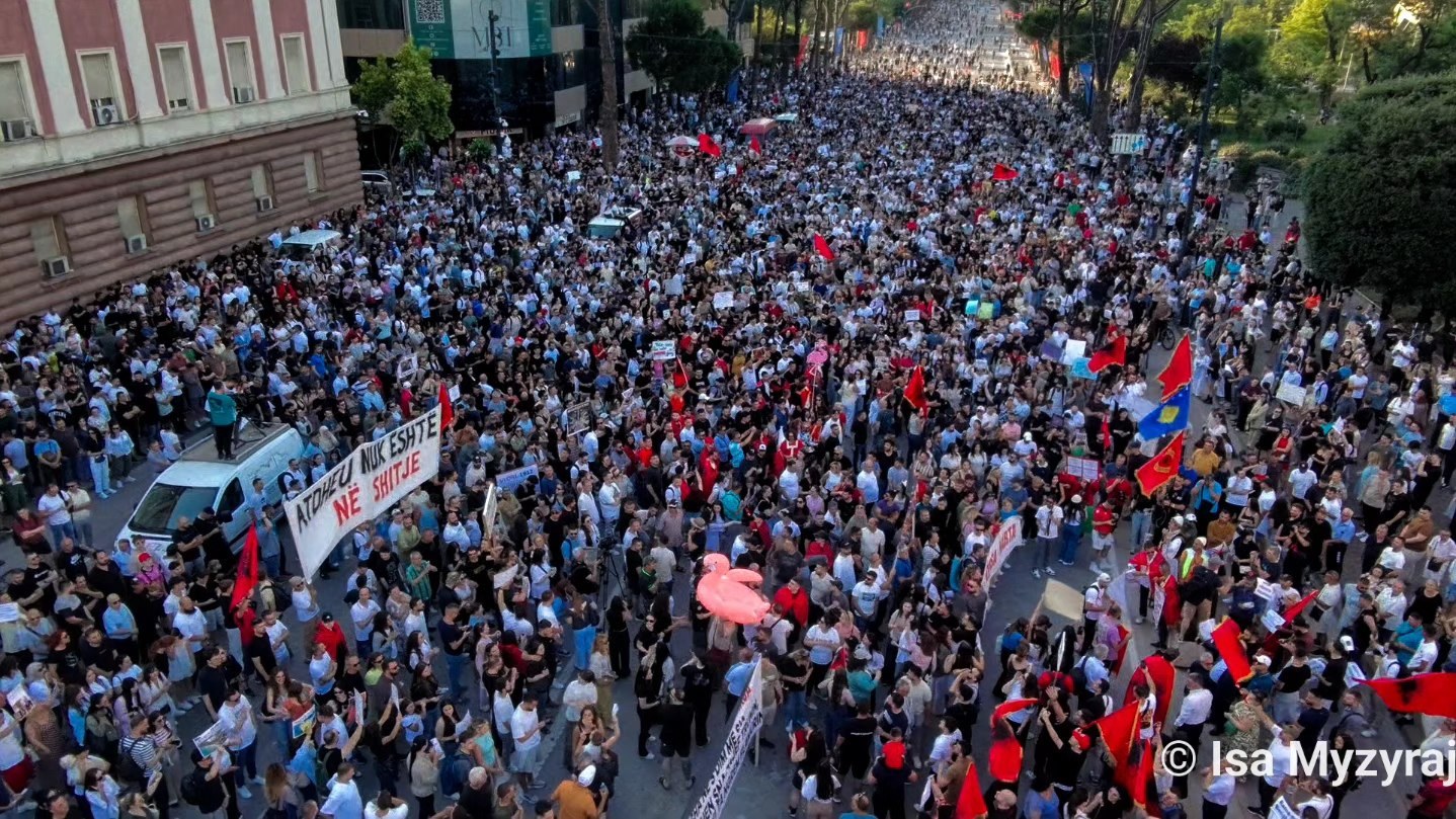 Qytetarët në shesh në ditën e tretë, protestë kundër mafies dhe politikës së korruptuar – VIDEO