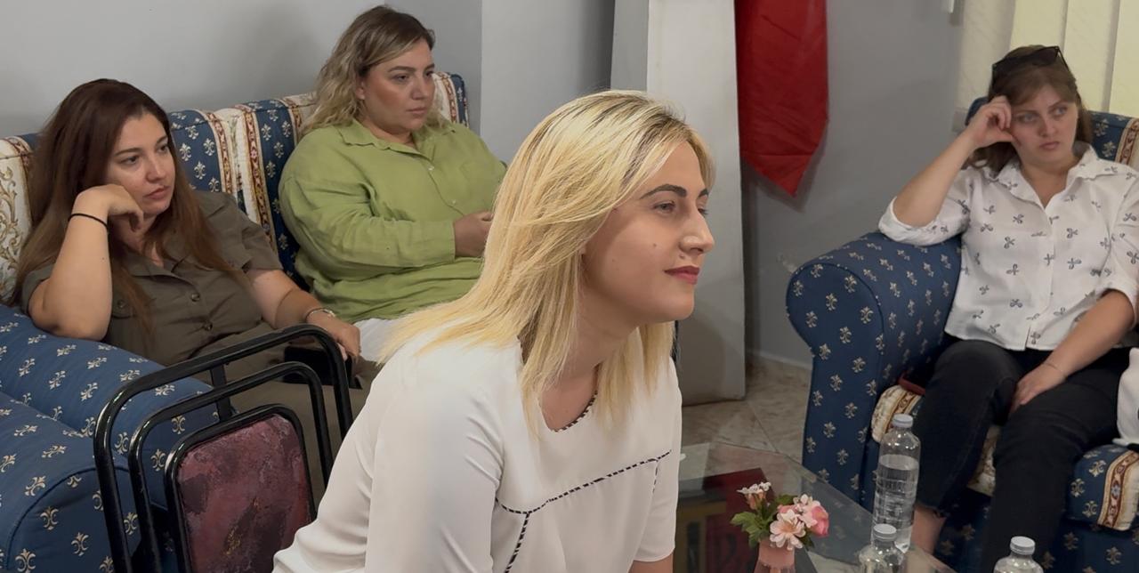 Prania e deputetes Ina Zhupa në mbledhje “u zgjidh gojën” këshilltarëve të opozitës – VIDEO