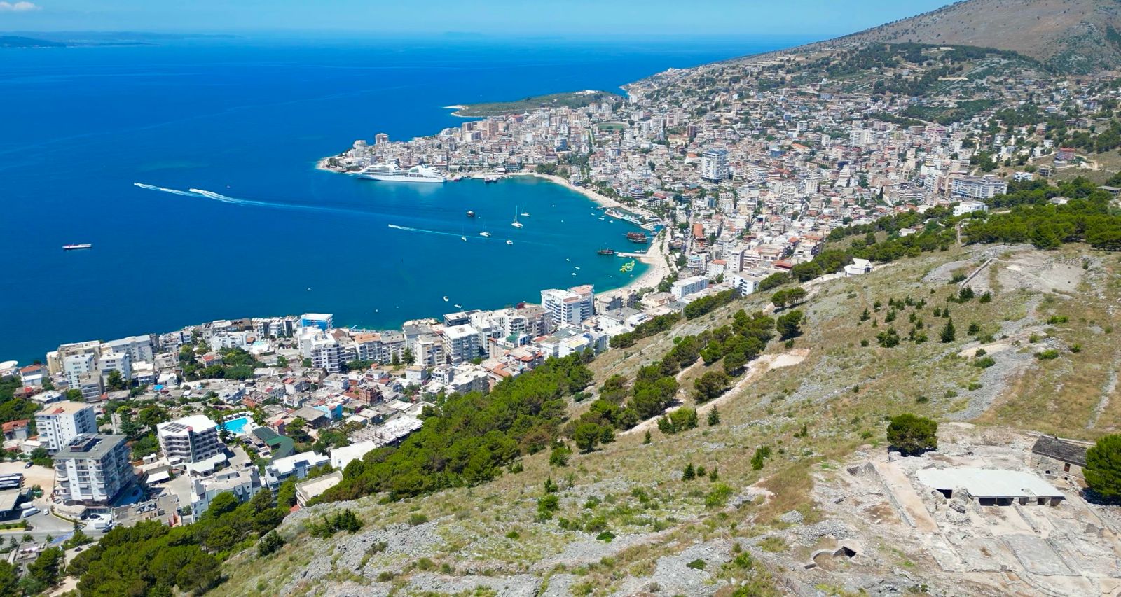 Pse narrativa se protestat dëmtojnë turizmin nuk qëndron – Nga Auron Tare