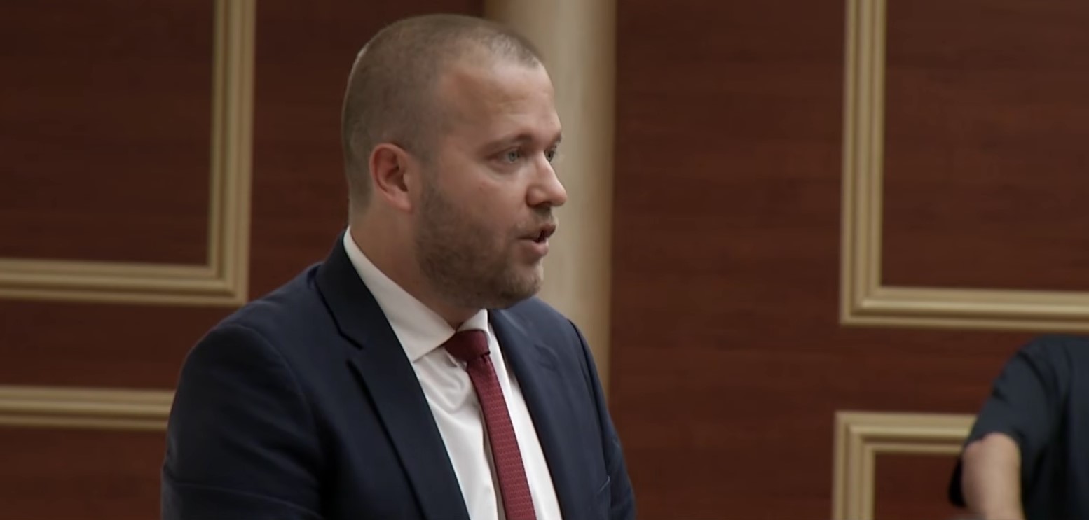 Ardit Bido zotohet në Parlament: Nuk shkrihet as Delvina dhe as Konispoli – VIDEO
