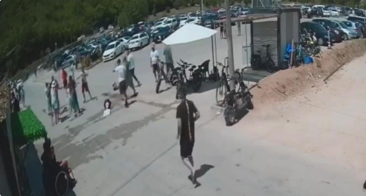 Policia reagon pas denoncimit të avokatit, arrestohet 43-vjeçari për dhunën në Syrin e Kaltër