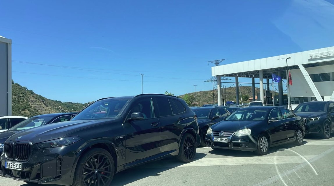Radhë kilometrike në doganën e Qafë Botës – VIDEO