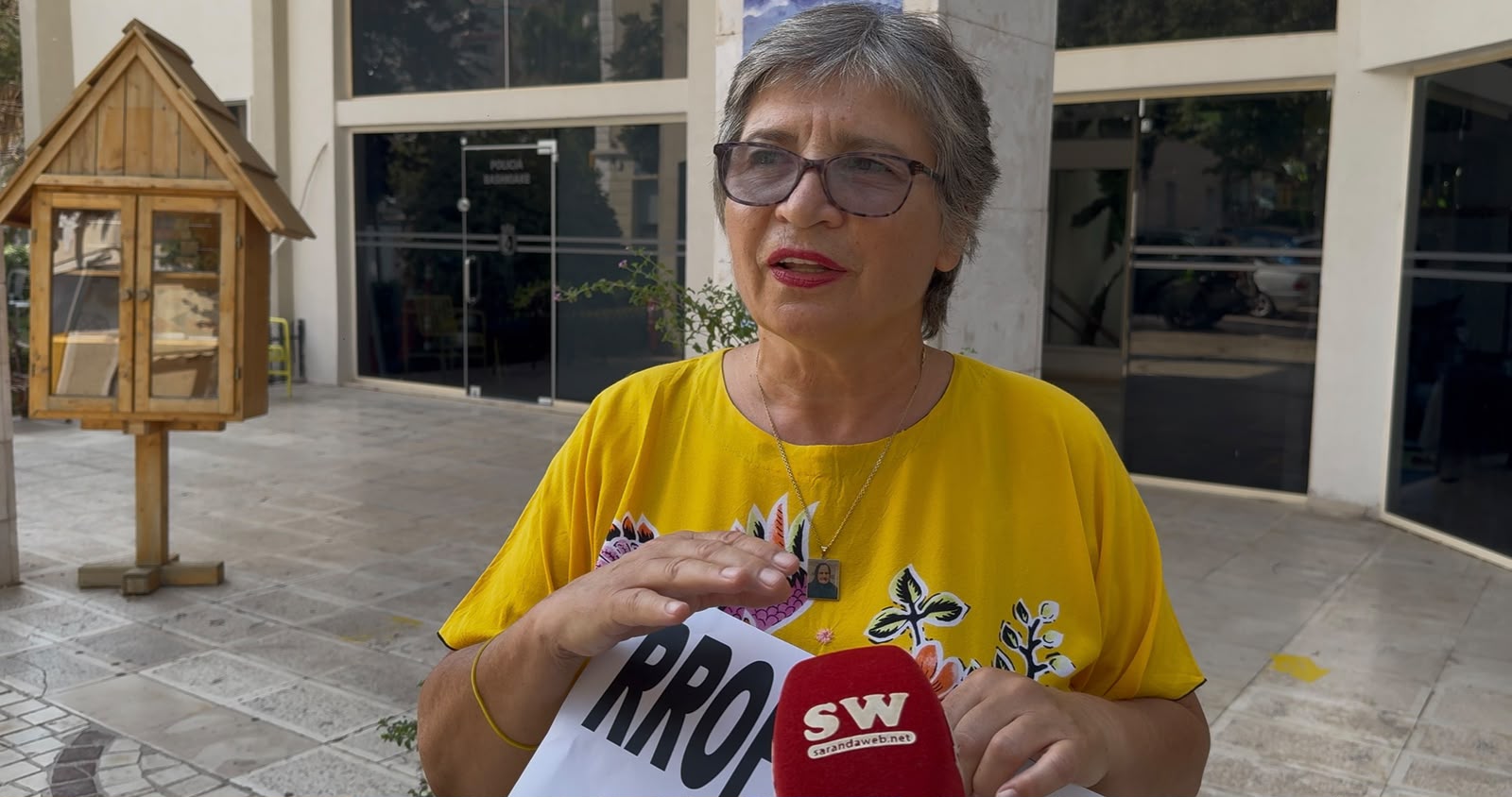 Aneta Xhiku e zhgënjyer me qytetarët në Sarandë: “Flasin vetëm në rrjetet sociale nga divani”