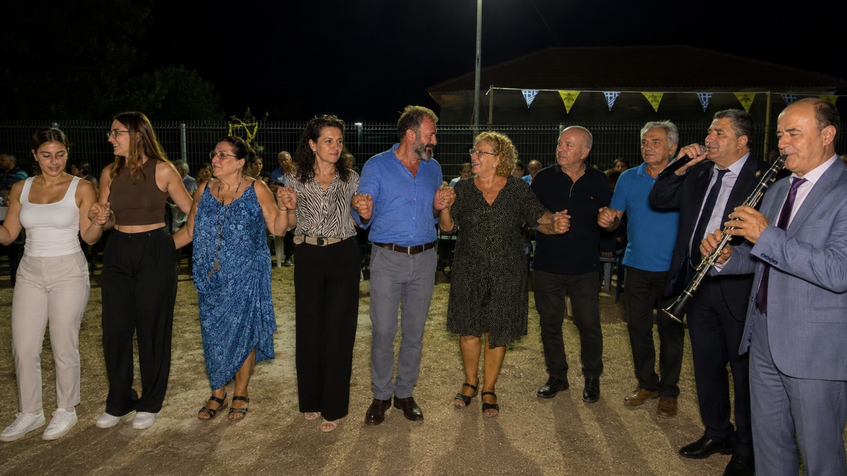 Festa e “RIZA” bashkon qindra banorë në Theologo, tradita dhe trashëgimia kulturore në qendër të vëmendjes