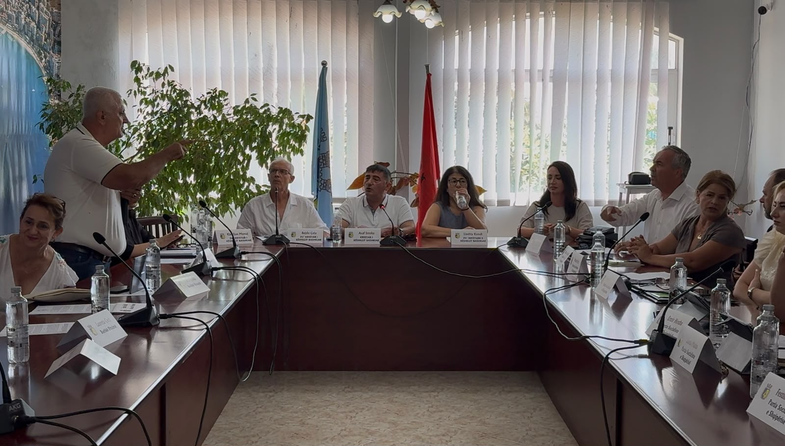 Këshilli Bashkiak Sarandë mblidhet për ujin, por seanca ndërpritet sërish nga mungesa e kuorumit