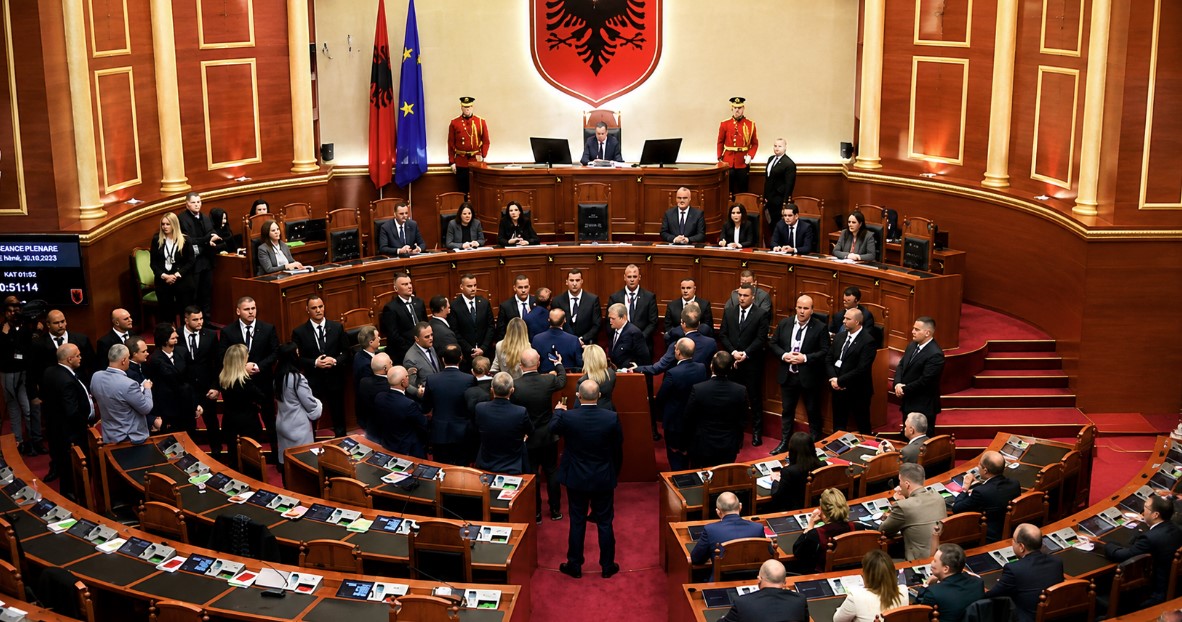 Për vete nuk kursehen: 1,300 euro një karrige deputeti, 400,000 euro për udhëtime dhe 250,000 për karburant