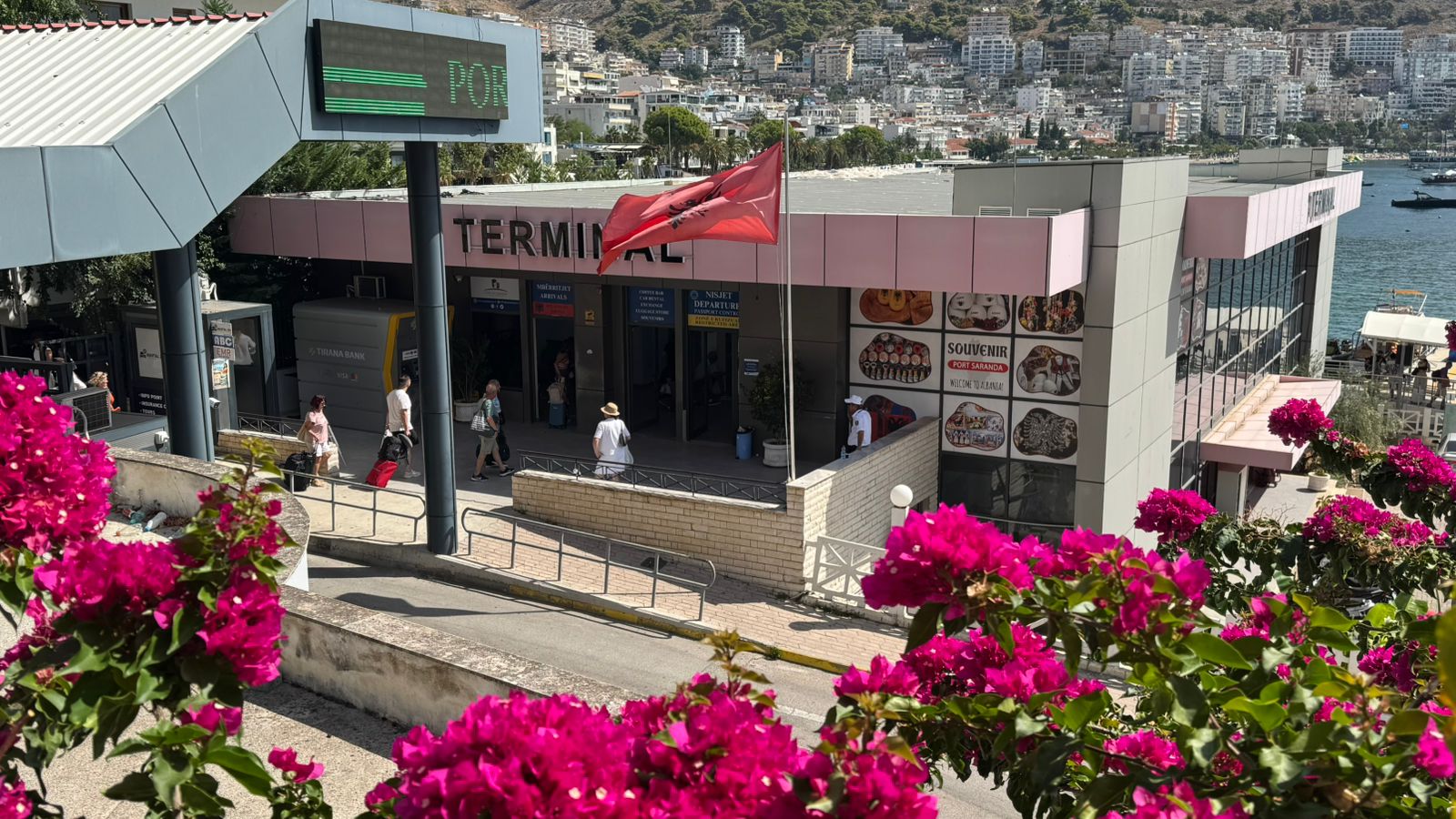 Fluks i lartë qarkullimi gjatë gushtit në Qafë Botë dhe Portin e Sarandës