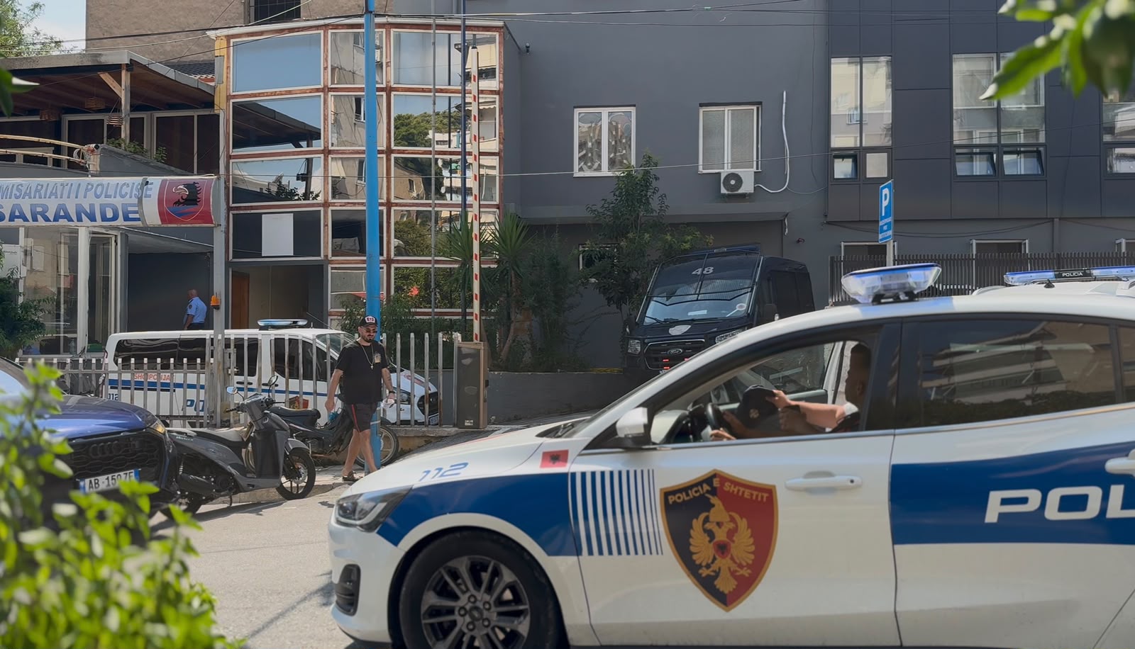 Gjykata jep vendimin për 20 të arrestuarit si shpërndarës në Shëtitoren e Sarandës dhe Ksamil