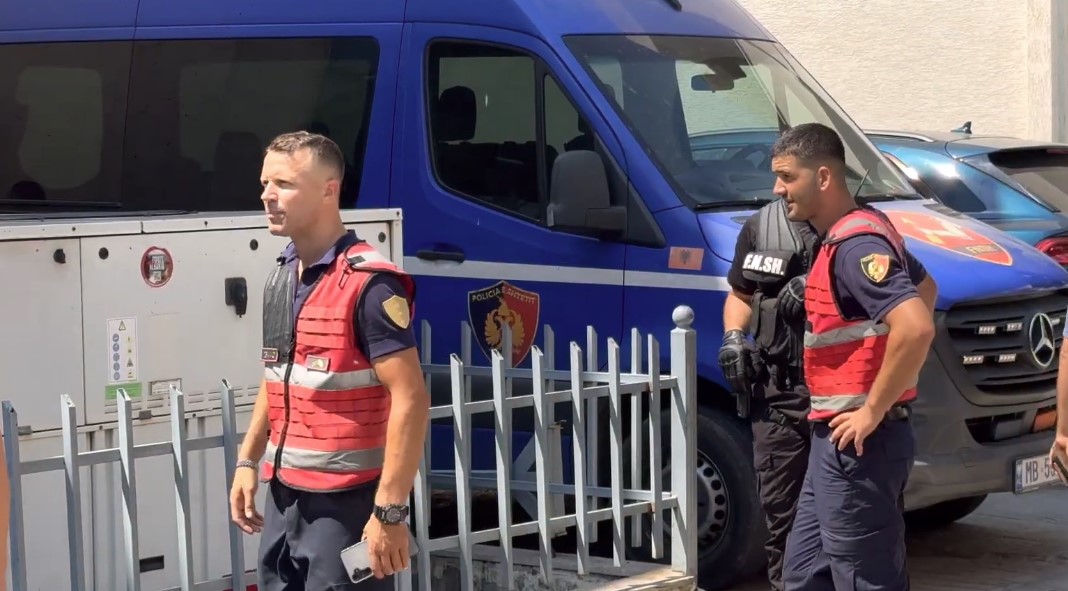 U arrestuan si shpërndarës, Gjykata lë 15 persona në burg dhe 5 në “arrest shtëpie”