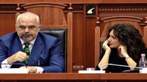 Elisa Spiropali letër Skënderbeut: Përgjigjja që presin prej teje nuk është një tjetër fjalim, por një vendim