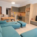 Shitet apartament 1+1 i mobiluar në lagjen Kodër, Sarandë. Çmimi 135,000 euro