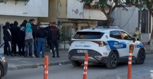 Nxënësit e “Hasan Tahsinit” bojkotojnë mësimin në Sarandë, thirrje bashkëmoshatarëve të bashkohen