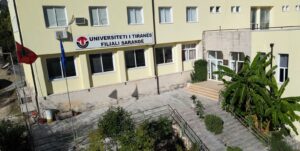 Tirana në bojkot dhe protestë, në Sarandë nxënësit dhe studentët vijojnë normalisht mësimin