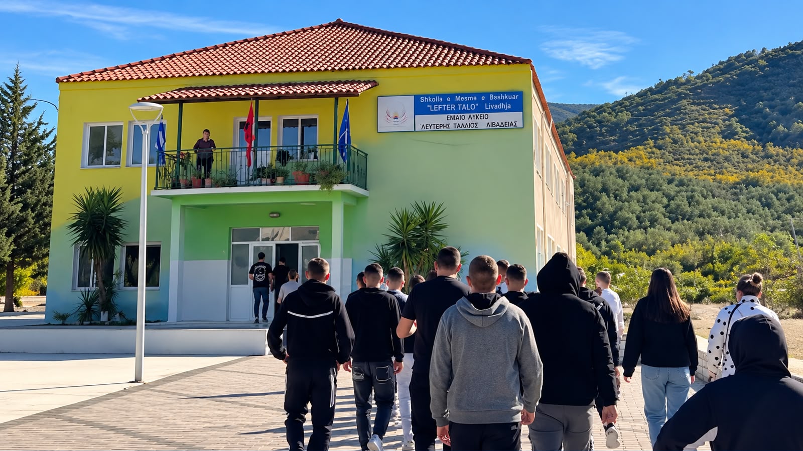 Protestë në gjimnazin “Lefter Talo” në Livadhja, 30 nxënës kërkojnë rikthimin e transportit