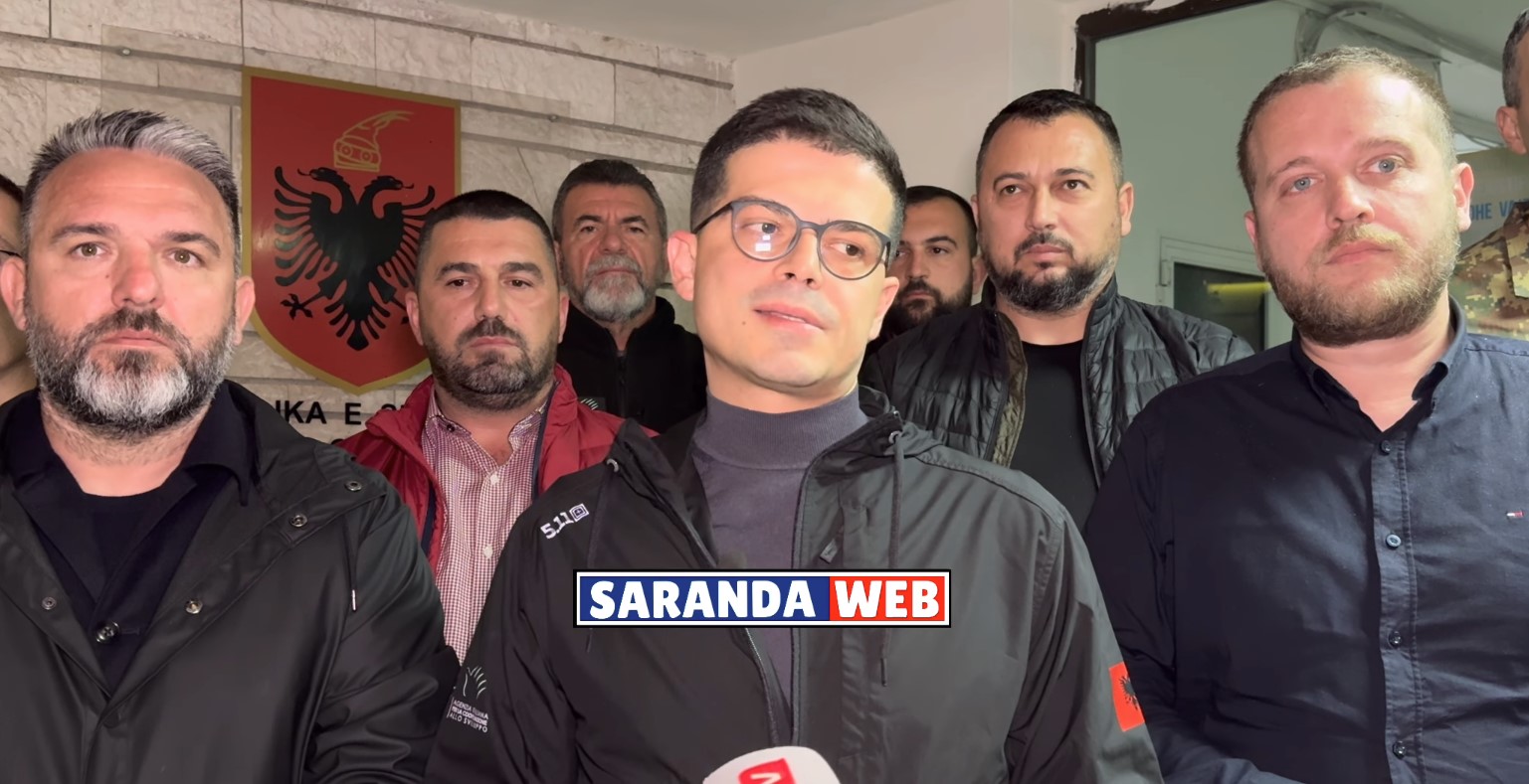 “O hajdut”! Pirro Vengu përballet me protestuesit para Kuvendit